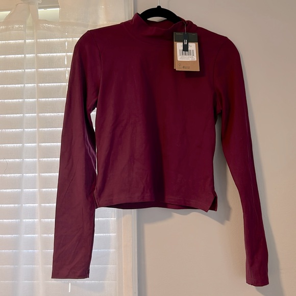The North Face Women’s Evolution fitted top size Medium NWT - Picture 2 of 6